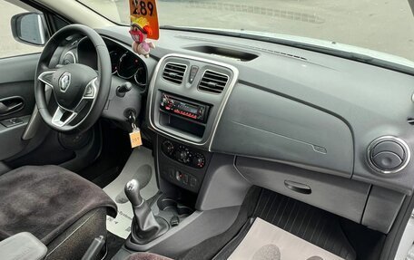 Renault Logan II, 2018 год, 889 000 рублей, 13 фотография