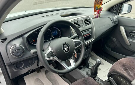 Renault Logan II, 2018 год, 889 000 рублей, 11 фотография