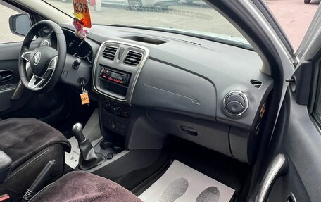 Renault Logan II, 2018 год, 889 000 рублей, 12 фотография