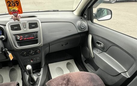 Renault Logan II, 2018 год, 889 000 рублей, 15 фотография