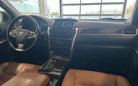 Toyota Camry, 2016 год, 2 165 000 рублей, 10 фотография
