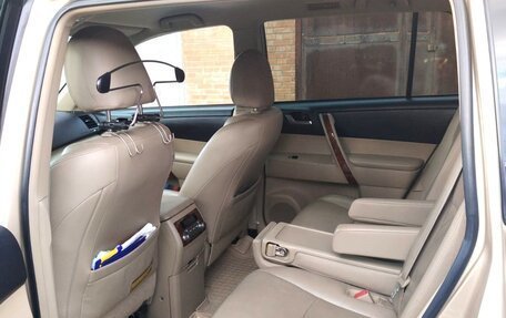 Toyota Highlander III, 2011 год, 2 700 000 рублей, 11 фотография