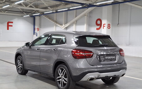 Mercedes-Benz GLA, 2018 год, 1 890 000 рублей, 11 фотография