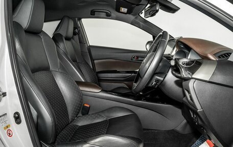 Toyota C-HR I рестайлинг, 2017 год, 2 180 000 рублей, 5 фотография