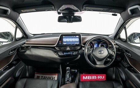 Toyota C-HR I рестайлинг, 2017 год, 2 180 000 рублей, 8 фотография