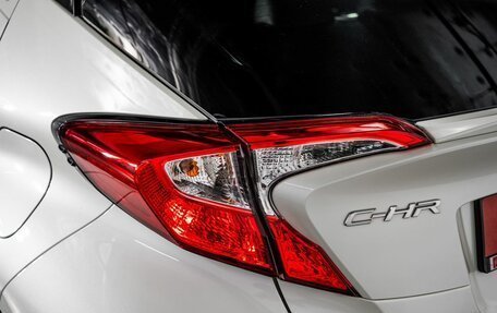 Toyota C-HR I рестайлинг, 2017 год, 2 180 000 рублей, 23 фотография