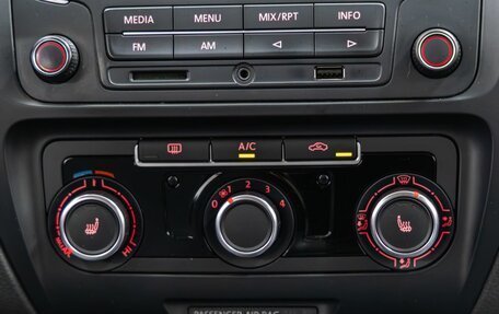 Volkswagen Jetta VI, 2013 год, 948 000 рублей, 24 фотография