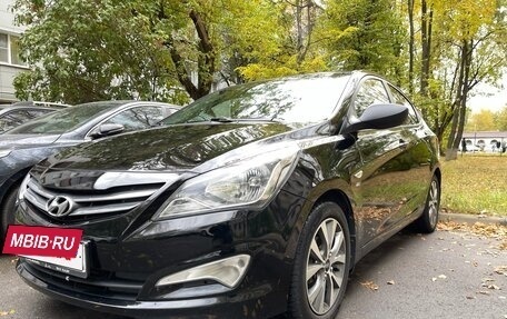 Hyundai Solaris II рестайлинг, 2015 год, 950 000 рублей, 3 фотография