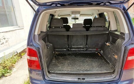 Volkswagen Touran III, 2004 год, 350 000 рублей, 4 фотография