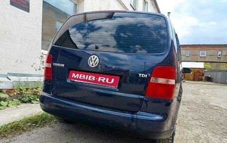 Volkswagen Touran III, 2004 год, 350 000 рублей, 3 фотография