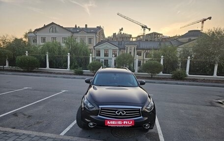 Infiniti QX70, 2015 год, 3 100 000 рублей, 4 фотография