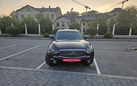 Infiniti QX70, 2015 год, 3 100 000 рублей, 5 фотография