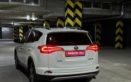 Toyota RAV4, 2017 год, 2 400 000 рублей, 4 фотография