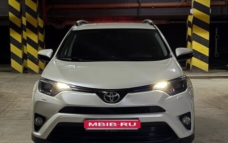 Toyota RAV4, 2017 год, 2 400 000 рублей, 2 фотография