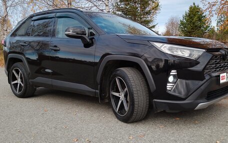 Toyota RAV4, 2019 год, 2 499 000 рублей, 11 фотография