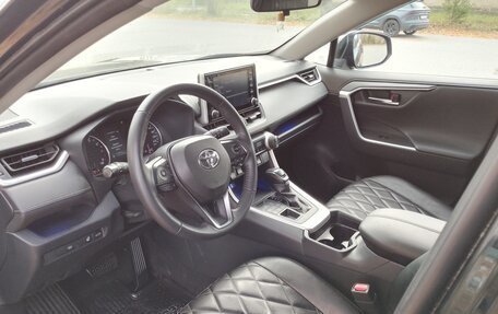 Toyota RAV4, 2019 год, 2 499 000 рублей, 4 фотография