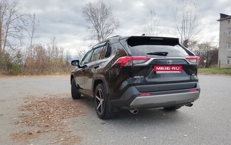 Toyota RAV4, 2019 год, 2 499 000 рублей, 13 фотография