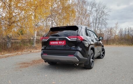 Toyota RAV4, 2019 год, 2 499 000 рублей, 14 фотография