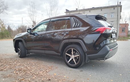Toyota RAV4, 2019 год, 2 499 000 рублей, 17 фотография