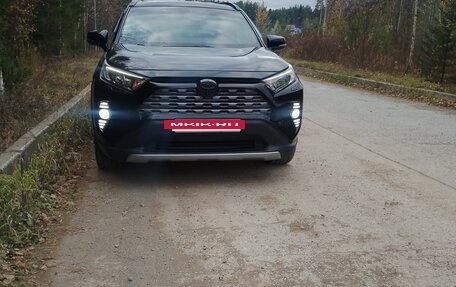 Toyota RAV4, 2019 год, 2 499 000 рублей, 18 фотография