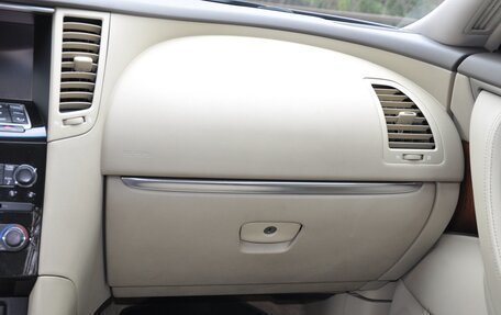 Infiniti QX70, 2015 год, 2 000 000 рублей, 18 фотография