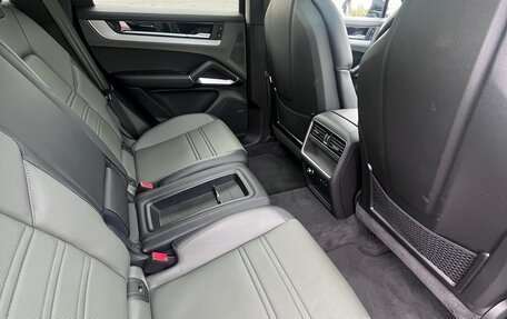 Porsche Cayenne III, 2024 год, 18 300 000 рублей, 10 фотография