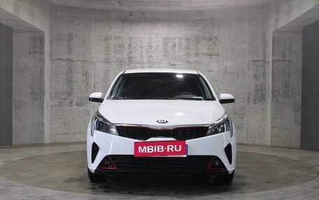 KIA Rio IV, 2021 год, 1 725 000 рублей, 2 фотография