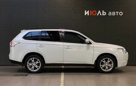 Mitsubishi Outlander III рестайлинг 3, 2014 год, 1 340 000 рублей, 4 фотография