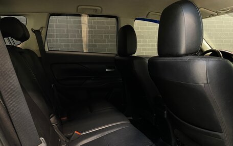 Mitsubishi Outlander III рестайлинг 3, 2014 год, 1 340 000 рублей, 11 фотография