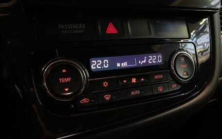 Mitsubishi Outlander III рестайлинг 3, 2014 год, 1 340 000 рублей, 13 фотография