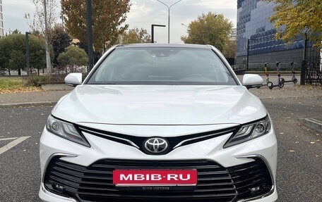 Toyota Camry, 2022 год, 3 179 000 рублей, 2 фотография