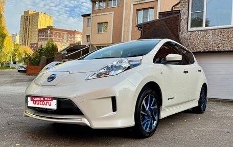 Nissan Leaf I, 2017 год, 1 199 000 рублей, 2 фотография