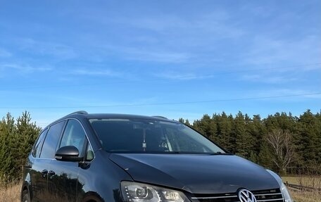 Volkswagen Sharan II, 2013 год, 1 250 000 рублей, 1 фотография