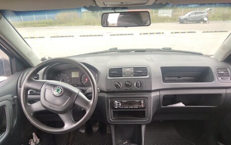 Skoda Fabia II, 2010 год, 335 000 рублей, 6 фотография