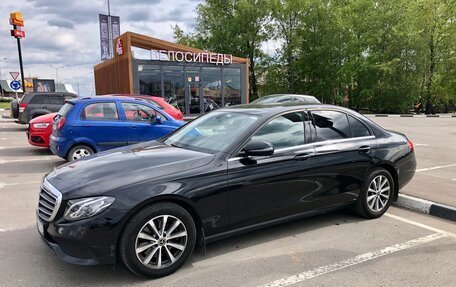 Mercedes-Benz E-Класс, 2020 год, 3 100 000 рублей, 4 фотография