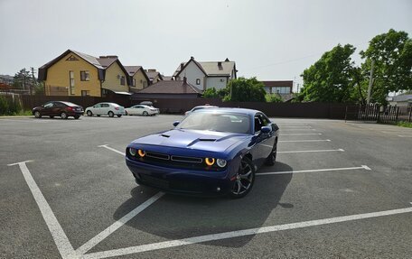 Dodge Challenger III рестайлинг 2, 2018 год, 3 650 000 рублей, 1 фотография