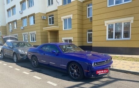 Dodge Challenger III рестайлинг 2, 2018 год, 3 650 000 рублей, 13 фотография
