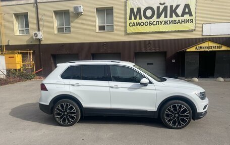 Volkswagen Tiguan II, 2018 год, 2 100 000 рублей, 4 фотография