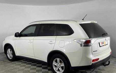 Mitsubishi Outlander III рестайлинг 3, 2014 год, 1 420 000 рублей, 7 фотография