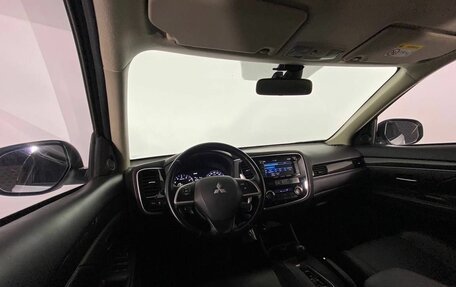 Mitsubishi Outlander III рестайлинг 3, 2014 год, 1 420 000 рублей, 15 фотография
