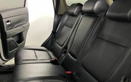 Mitsubishi Outlander III рестайлинг 3, 2014 год, 1 420 000 рублей, 11 фотография