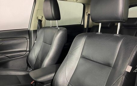 Mitsubishi Outlander III рестайлинг 3, 2014 год, 1 420 000 рублей, 10 фотография