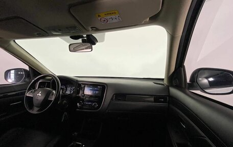 Mitsubishi Outlander III рестайлинг 3, 2014 год, 1 420 000 рублей, 14 фотография