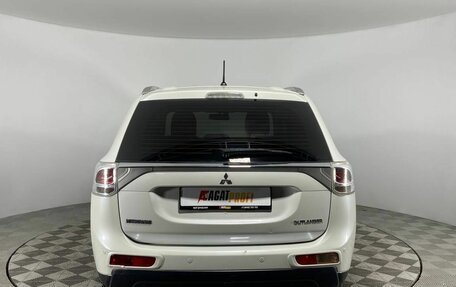 Mitsubishi Outlander III рестайлинг 3, 2014 год, 1 420 000 рублей, 6 фотография
