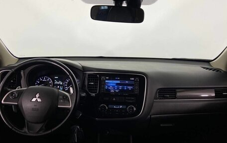 Mitsubishi Outlander III рестайлинг 3, 2014 год, 1 420 000 рублей, 13 фотография