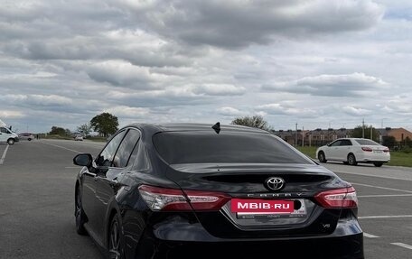 Toyota Camry, 2021 год, 2 800 000 рублей, 3 фотография