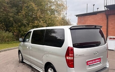 Hyundai Grand Starex Grand Starex I рестайлинг 2, 2010 год, 1 300 000 рублей, 3 фотография