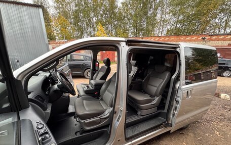 Hyundai Grand Starex Grand Starex I рестайлинг 2, 2010 год, 1 300 000 рублей, 19 фотография