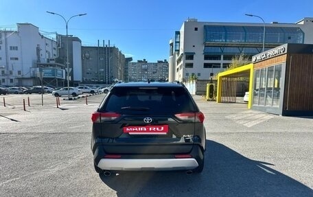 Toyota RAV4, 2024 год, 3 800 000 рублей, 4 фотография