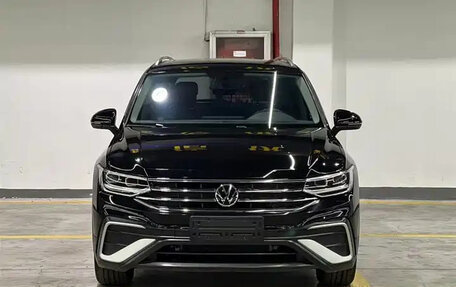 Volkswagen Tiguan II, 2022 год, 1 903 555 рублей, 2 фотография